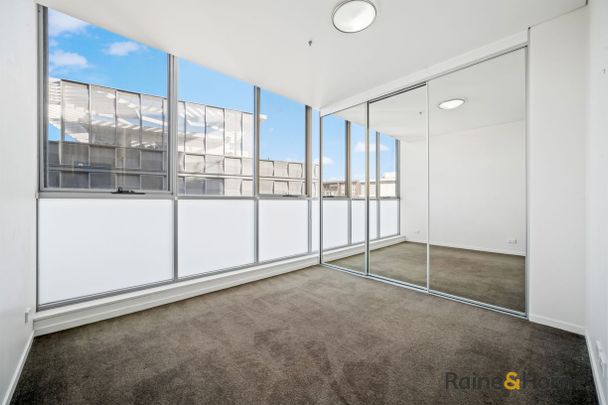 Spacious Two Bedder with Stunning City View - Photo 1