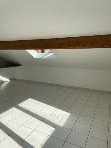 Location Appartement 3 pièces 43m² ST MAUR DES FOSSES 94100 - Photo 5