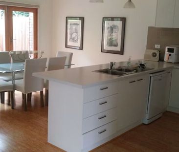 Greensborough - Photo 3