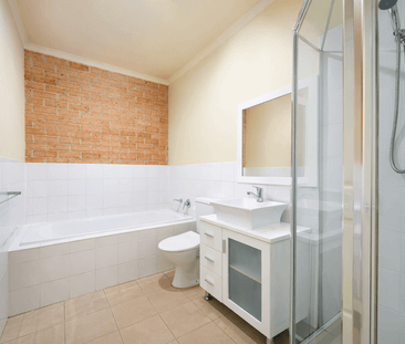 Inner-City Lifestyle Living - Photo 5