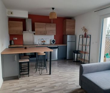 Dans résidence récente, 2 pièces loué meublé avec 2 stationnements. - Photo 5