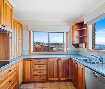 Split Living Property with Panoramic Views - Photo 6