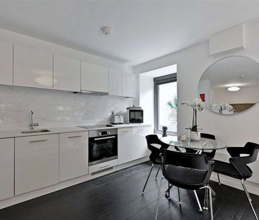 Short Let with all bills included. A beautifully presented and full... - Photo 2