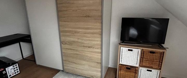 Möbelierte Dachgeschosswohnung nahe St. Anna-Hospital - Photo 1