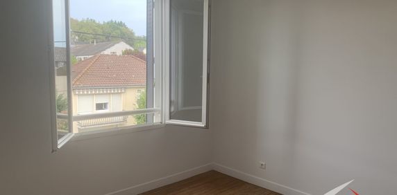 Location Appartement 3 pièces 64m² OBJAT 19130 - Photo 2