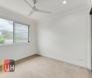 SPACIOUS & MODERN TOWNHOUSE WITH DUCTED AIR + MORE!! - Photo 4