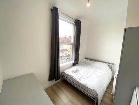 6 bedroom end of terrace house to rent - Photo 5