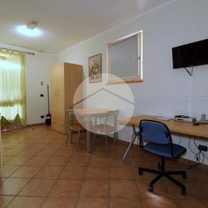 Monolocale in affitto - Photo 2