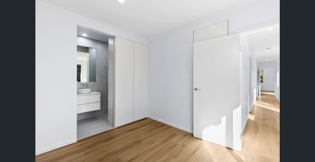 METRES AWAY FROM THE OCEAN - Photo 1