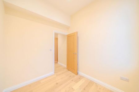 3 bedroom flat to rent - Photo 5