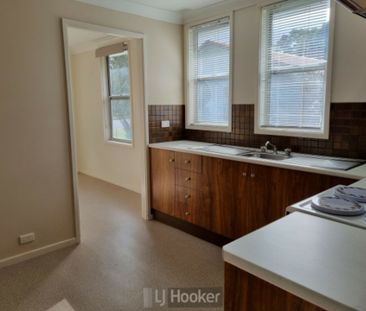 TIDY FAMILY HOME IN GREAT LOCATION - Photo 4