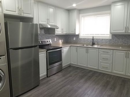 For Lease - 1033 Centre Street, Whitby, Ontario - Photo 2