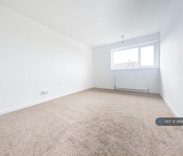 4 bedroom semi-detached house to rent - Photo 5