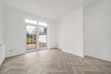 4 bedroom semi-detached house to rent - Photo 4