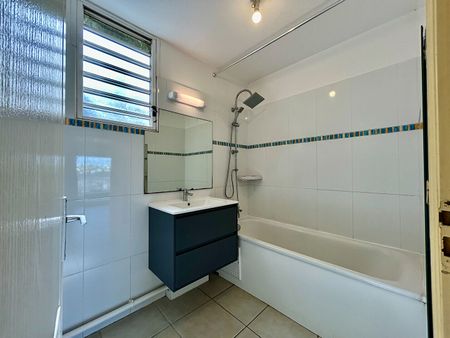 Appartement 3 pièces à louer avec vue mer et grande terrasse à Fort de France - Photo 2