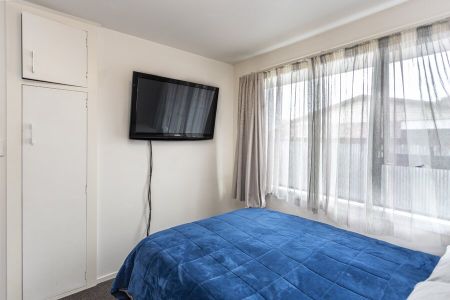 Lovely 2-bedroom home in Hornby! - Photo 2