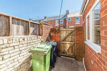 Fowler Gardens, Dunston, Gateshead - Photo 2