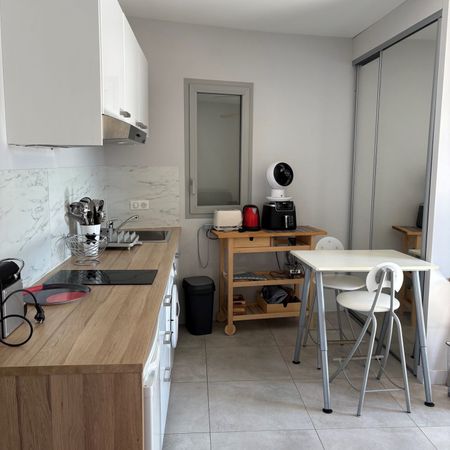 Location Appartement 1 pièce 22m² ST GENIS LAVAL 69230 - Photo 3
