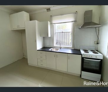1-bedroom flat in great location - Photo 4