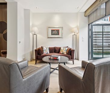 Recently renovated two-bedroom apartment in Knightsbridge - Photo 2