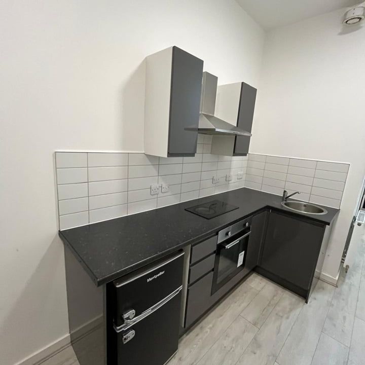 Studio Flat, Sir Thomas Street, L1 - Photo 1