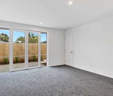 Near new Townhouse - Internal access single garage - Photo 1