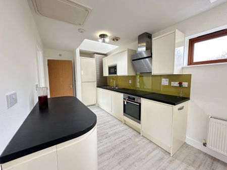 Great Mead, Chippenham - Photo 5