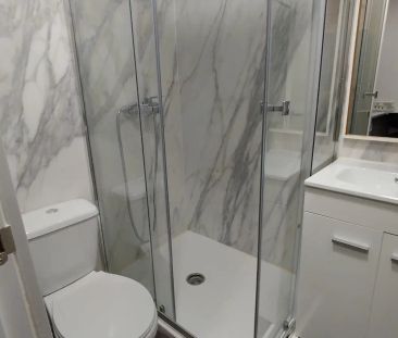 Room in a shared 7-bedroom apartment for rent in Palacio, Madrid - Foto 4