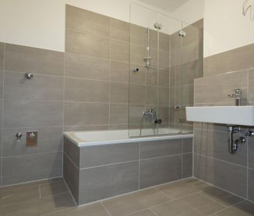 *** Attraktive 3-Zi.-Whg. mit Balkon! Erstbezug nach Sanierung! *** - Photo 5