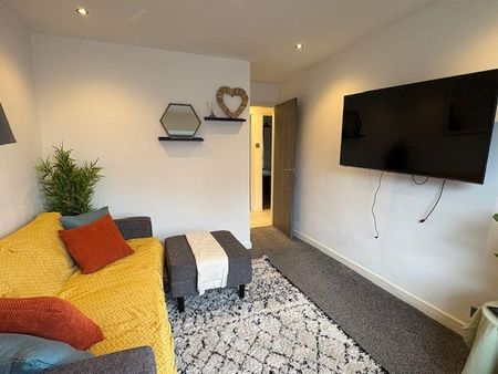 2 bedroom flat to rent - Photo 2