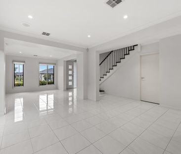 Sophisticated Near-New Family Residence with Exceptional Space - Photo 2