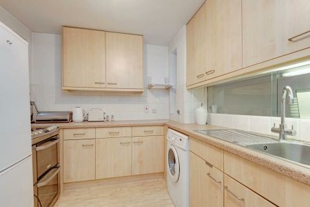 1 Bedroom Apartment To Let - Photo 4