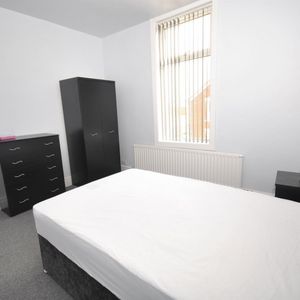 Room 2, 12 Infirmary Road, Chesterfield, Derbyshire - Photo 2