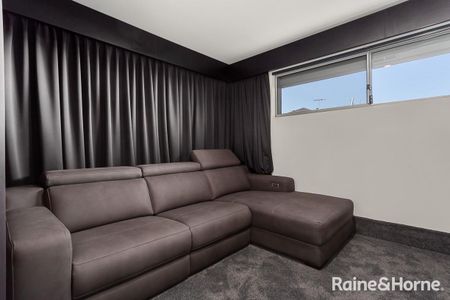 Luxury, Comfort & Sustainable Living in Prime Aveley Location - Photo 5