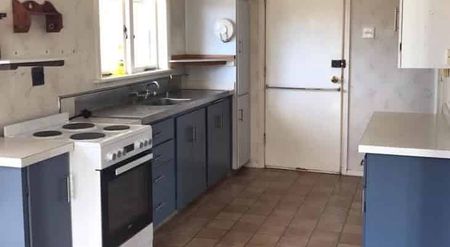 Family Home in Fairfield - Photo 3