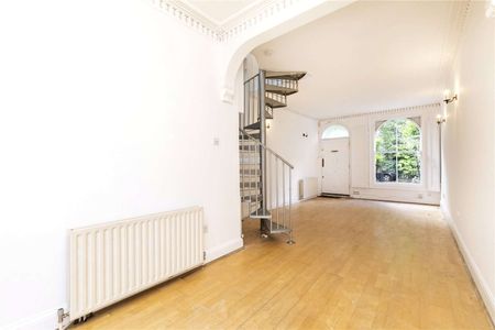 A beautiful two bedroom terraced house in a prime Islington location. - Photo 4
