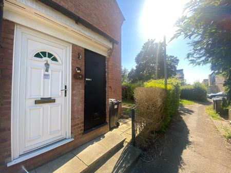 1 bedroom semi-detached house to rent - Photo 2