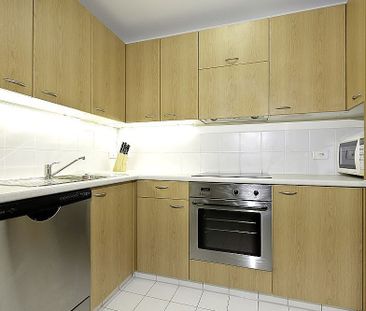 Stylish City One-Bed in Mount Street - Furnished Oasis - Photo 5