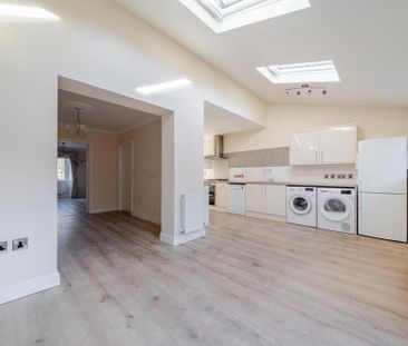 3 bedroom semi-detached house to rent - Photo 6