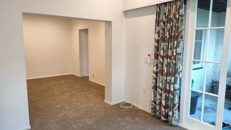 Recently renovated 2BR Flat in Tawa, Wellington - Photo 4