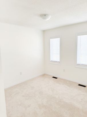 For Lease - 203 Flood Avenue, Clarington, Ontario - Photo 1