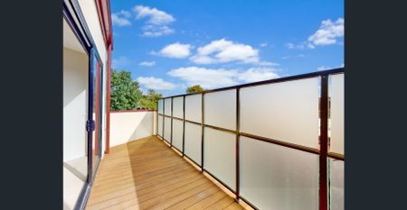 Unique, modern and in perfect location - Photo 3