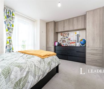 4 bedroom house to rent Vanguard Circle, Brooklands, MK10 - Photo 2