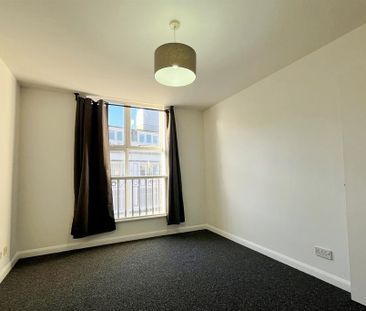3 bedroom flat to rent - Photo 2