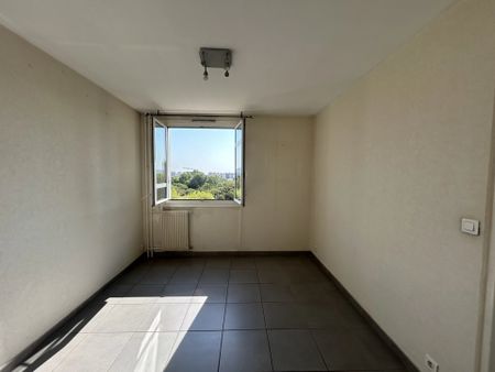 Location Appartement 2 pièces 53m² MARSEILLE 10ème - Photo 3