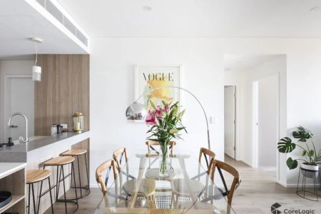 Ultra Modern Light Filled Apartment - Photo 3