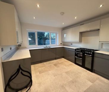 4 bedroom semi-detached house to rent - Photo 4