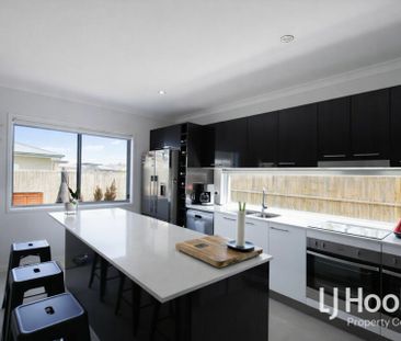 Side Access - Contemporary Living - Walking Distance to Schools - Photo 4