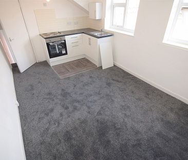 To Let 1 Bed Flat - Photo 4