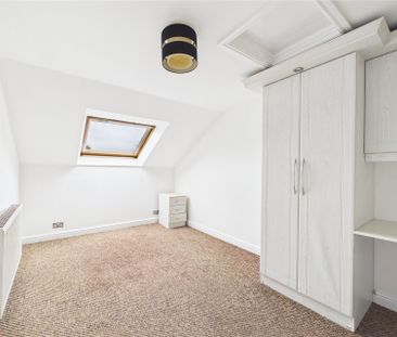 2 bedroom Maisonette in Reading Road, Wokingham - Photo 6